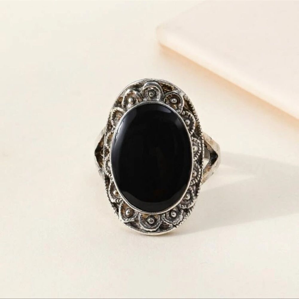 NEW Large Antiqued Silver Black Stone Ring